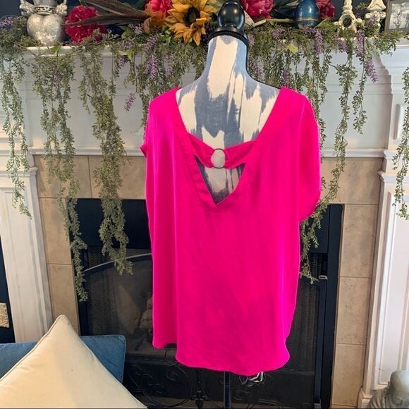 Torrid georgette back detail hot pink shirt - Picture 5 of 6